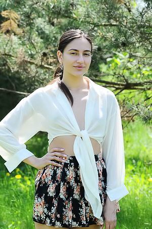 Cira Nerri Strips Down To Her Flowery Headband And Rolls In The Grass